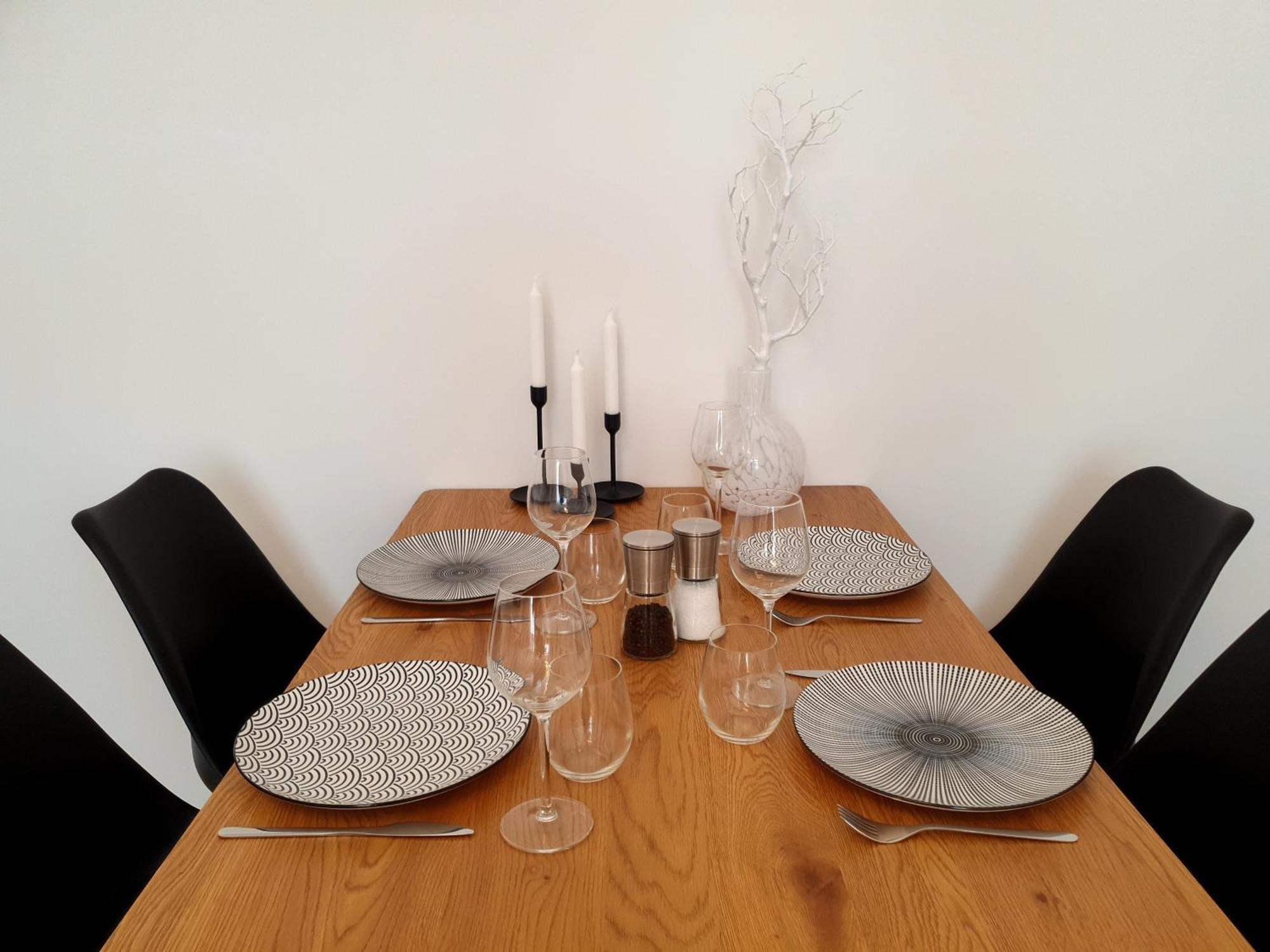 Ferienwohnungen Am Theater - Modern, Zentral Und Ruhig Mit Kueche, Waschtrockner, Netflix, Wlan Und Parkplatz- 2 Zimmer, 52 Qm Cottbus Bilik gambar